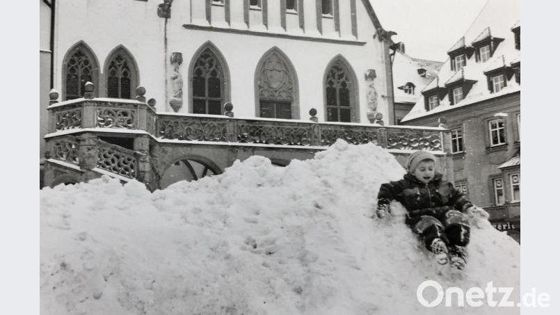 Schneeberg auf dem Marktplatz in Amberg im Winter 1999. Die Zahl der Schneetage geht immer weiter zurück. Archivbild: Wolfgang Steinbacher