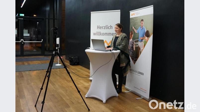 Carolin Wagner führte durch den Abend. Bild: Misch/OTH Amberg-Weiden/exb