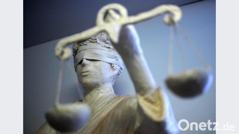 Die Statue Justitia ist im Amtsgericht Hannover zu sehen. Symbolbild: Peter Steffen/dpa