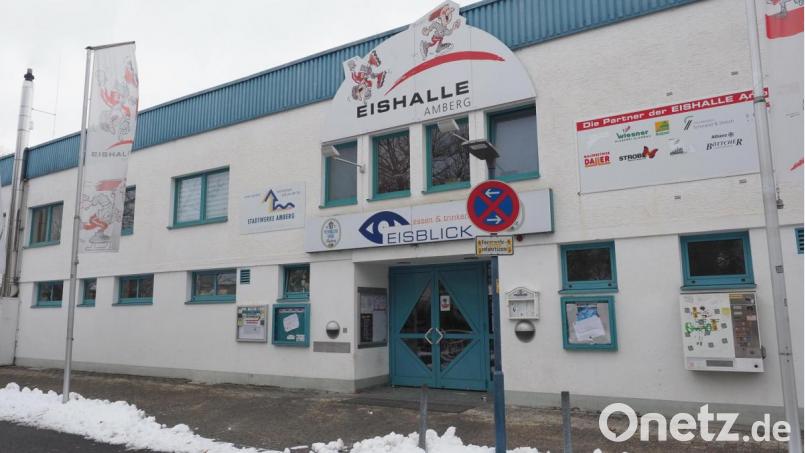 Eis und Schnee liegt momentan nur vor dem Stadion, innen ist alles abgetaut. Für den ERSC Amberg ist die Saison schon länger beendet. Wie auch für viele andere Vereine der Eishockey-Bayernliga, die ihre Stadion geschlossen haben. Bild: ref