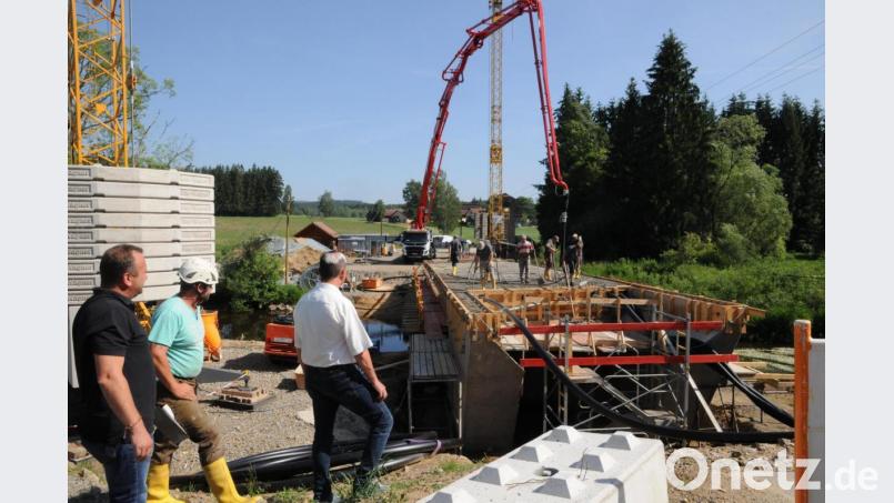 Der Neubau der Brücke über die Pfreimd bei Burkhardsrieth gehörte 2019 zu den größten Baumaßnahmen der Stadt Pleystein. Bild: bey (Archiv)