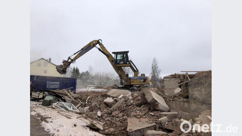 Abriss der Häuser in Neusorgs Luisenburgstraße im Rahmen der Nordostbayern Offensive. Hier sollen in naher Zukunft wieder Wohngebäude entstehen. Bild: obe