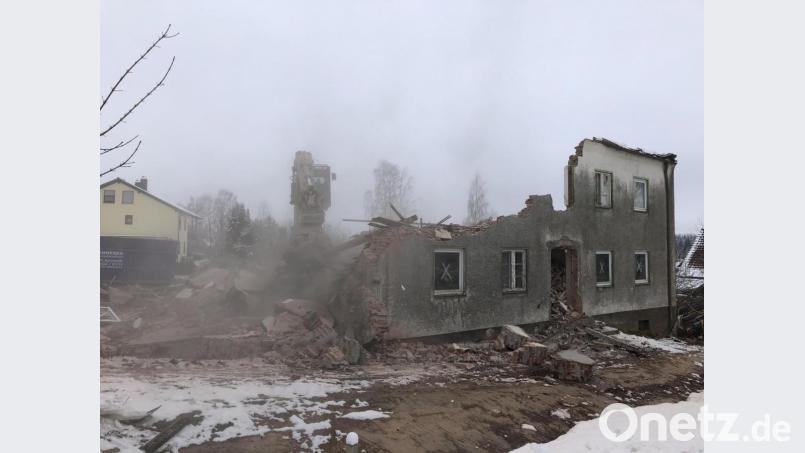 Abriss der Häuser in Neusorgs Luisenburgstraße im Rahmen der Nordostbayern Offensive. Hier sollen in naher Zukunft wieder Wohngebäude entstehen. Bild: obe