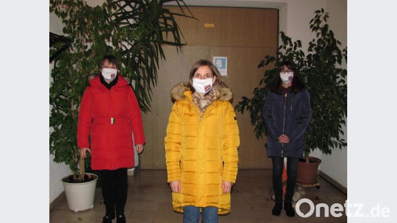 Franziska Göppl (Mitte) ist die neue und jüngste im &quot;Dreimäderlhaus&quot; der Manteler SPD-Fraktion. Auf die Zusammenarbeit mit ihr freuen sich Daniela Fuhrmann (links) und Andrea Bertelshofer (rechts) Bild: sei