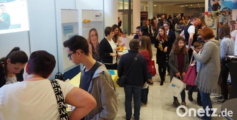 Informationsmöglichkeiten für Jugendliche, wie noch im vorletzten Jahr auf der Ausbildungsmesse, gibt es in Coronazeiten nicht. Deswegen ist die Einrichtung der Jugendberufsagentur jetzt besonders wichtig Archivbild: Bühner