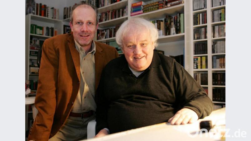 Der Maler und Musiker Kevin Coyne (rechts) mit Buchautor Steffen Radlmaier. Bild: Starfruit-Verlag