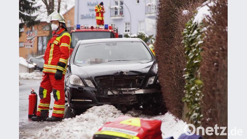In Falkenstein ist ein Auto in eine Familie gerollt. Bild: Simon Stadler