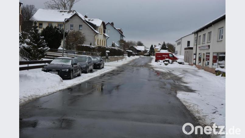 Größtenteils halten sich die Verkehrsteilnehmer in der Marktredwitzer Straße in Groschlattengrün an die dort zulässige Höchstgeschwindigkeit von 50 km/h. Das zeigen die Ergebnisse einer kürzlichen Messung. Bild: jr