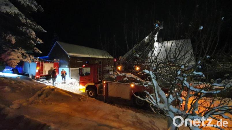 Funkenflug am frühen Morgen bringt nicht nur den Kreislauf, sondern auch die Feuerwehr in Schwung. Glücklicherweise ging alles glimpflich ab. Bild: fks