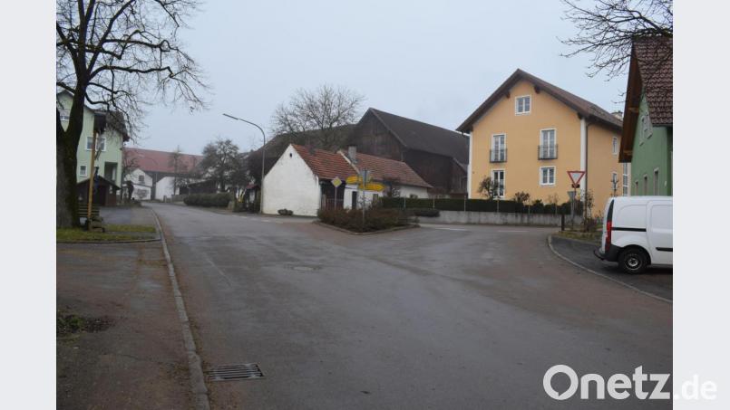Der Ausbau der Kreisstraße verbunden mit der Dorferneuerung ist in diesem Jahr einer der Schwerpunkte des Investitionsprogramms der Gemeinde. Bild: bnr