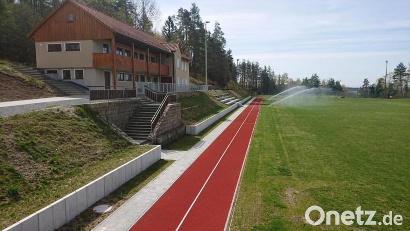 Die Sportanlage des TSV wurde im vergangenen Jahr umfangreich saniert. Der Sportverein hat sich dafür zum Jahreswechsel bedankt in der Hoffnung, heuer wieder einen geregelten Sportbetrieb anbieten zu können. Bild: Archiv Eichl