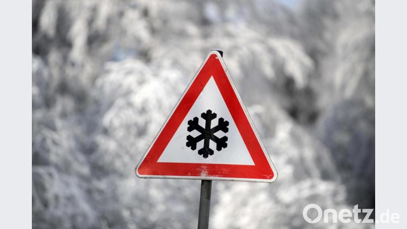14 Unfälle auf schneeglatten Straßen in der Oberpfalz. Symbolbild: Uwe Zucchi/dpa