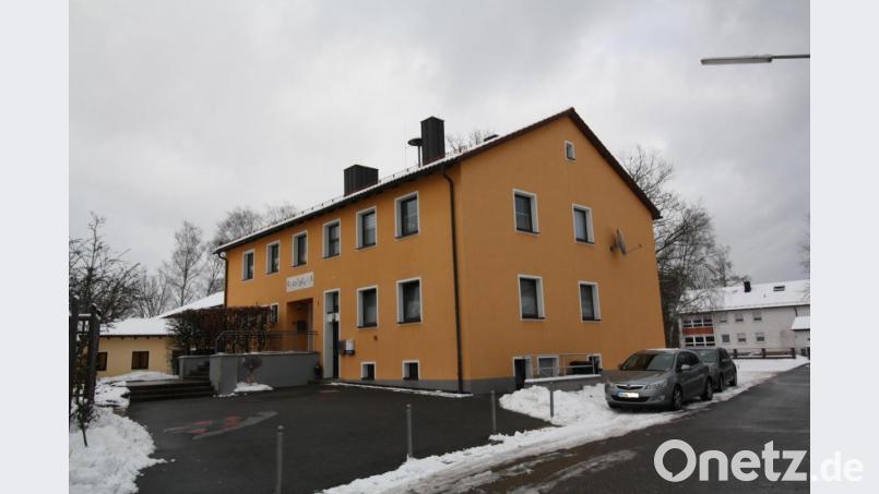 Auch wenn man es der Schwarzenbacher Grundschule äußerlich nicht ansieht, ist der digitale Umbruch in vollem Gange. EDV- und Kommunikationstechnik werden modernisiert, für Schüler aus finanziell schwächeren Familien sind Leih-Tablets verfügbar. Bild: bjp