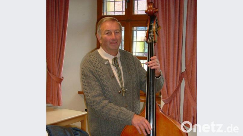 Bruno Martin war ein Meister am Bass. Nicht nur seine Schnaittenbacher Volksmusikfreunde trauern um ihn als eine vielseitig engagierte Persönlichkeit. Bild: prm