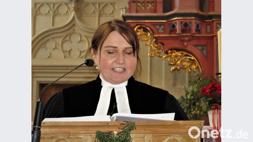 Pfarrerin Katharina Bach-Fischer verglich das Corona-Jahr mit der Hochzeit von Kanaan. Jeder solle am Glauben an kleine Wunder festhalten, auch wenn sie banal erscheinen mögen. Bild: ubb
