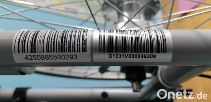 Diese Barcodes kleben am Rollstuhl. Bild: Polizeiinspektion Neustadt/WN/exb