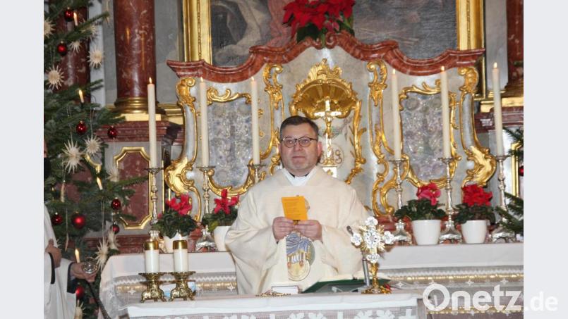 Dekan Markus Brunner von St. Georg eröffnete am Wochenende bei einem Gottesdienst das Winterbergfest in der Sebastianskirche.Täglich werden die ganze Woche abwechselnd alle Amberger Pfarreien die Abendmessen um 18 Uhr gestalten. Bild: ads