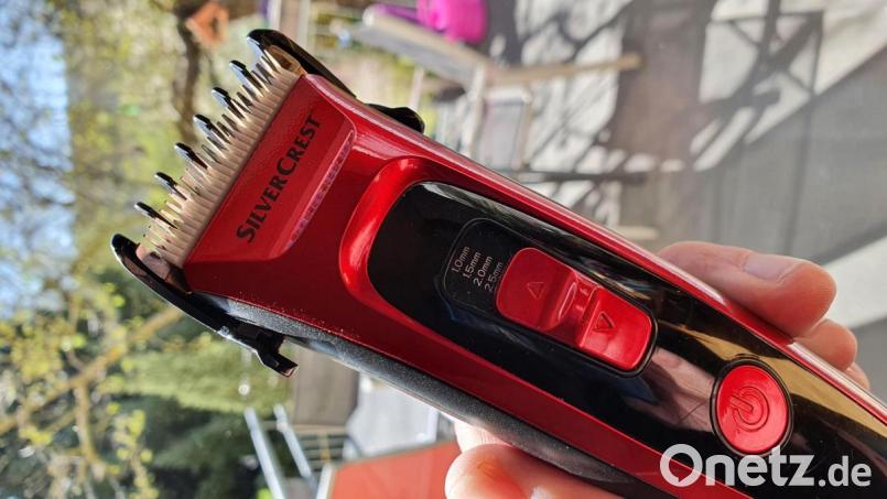 Mit einer Haarschneidemaschine verletzte sich ein Oberfranke an der Kopfhaut. Im Krankenhaus stellte sich heraus: Der Verunglückte hatte Alkohol im Blut. Symbolbild: blm