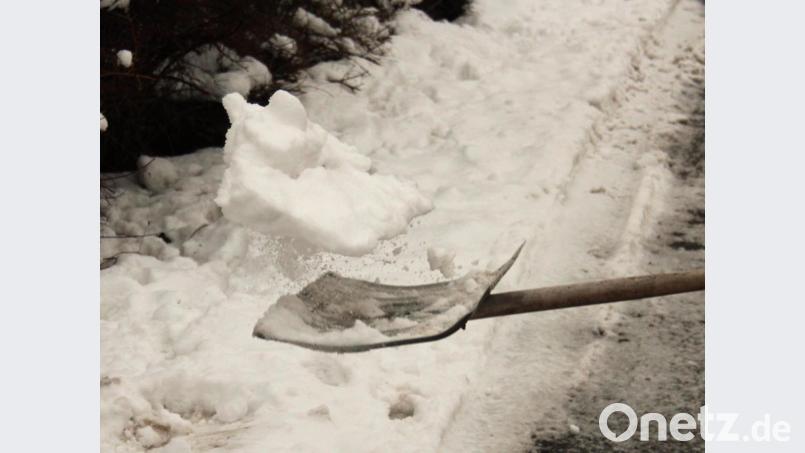 Die Beteiligung der Anlieger am "Winterdienst" funktioniert im Kemnather Land ganz entspannt. Bild: stg