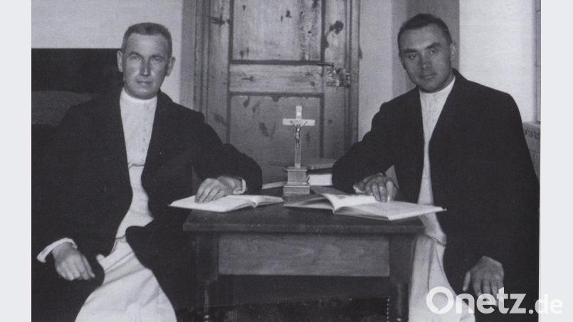 Prior Pater Richard Totzauer (li) und Pater Augustin Hilburger gehörten zu den Gründungspionieren der Wiederbesiedlung Speinsharts Archivbild: Kloster Speinshart
