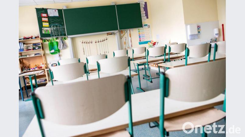 Ein leerer Klassenraum. Bild: Sina Schuldt/dpa