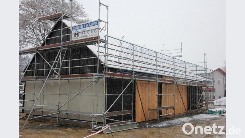 Der Bau und die damit verbundenen steigenden Kosten für dieses Multifunktionsgebäudes in Großkonreuth sorgte am Montagabend für teils hitzige Diskussionen im Mährinder Marktrat. Bild: kro