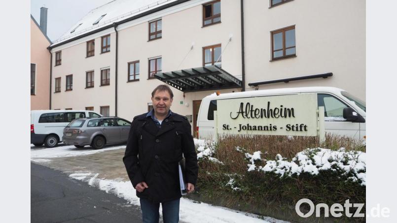 Norbert Auer, Stiftungsverwalter im Pfreimder Altenheim, hat zusammen mit der Belegschaft eine heftige Corona-Krise gemeistert. Trotz mehrerer Todesfälle bleibt die Anerkennung dafür seitens der Bewohner nicht aus. Bild: bl