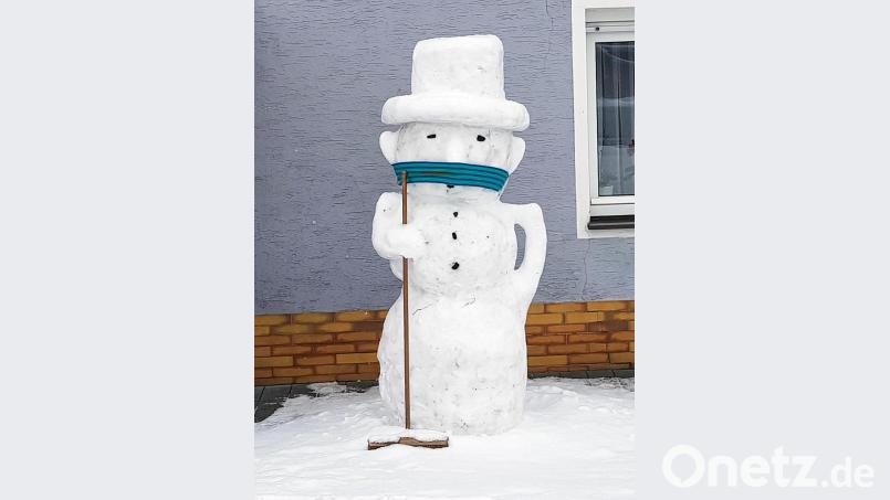 Der Schneemann mit Maske. Zumindest der in Luhe. Bild: zer