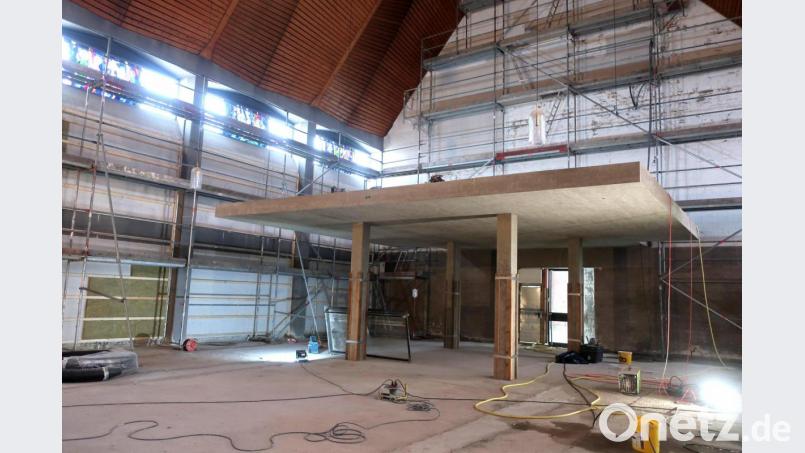 Die Empore mit neuer Orgel befindet sich künftig über dem Haupteingang der Pfarrkirche Sankt Josef, die derzeit mit einem Kostenaufwand von 2,6 Millionen Euro saniert wird. Bild: rhi