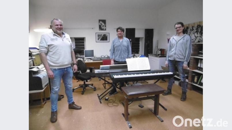 Thomas Fenk, Säm Kraus und Jürgen Huber im Jubiläums-Planungszentrum im Roßstall vom Nejbauern in Süß. Archivbild: mma