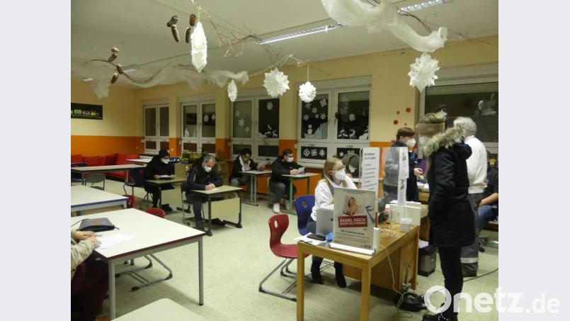 Ein Klassenzimmer steht zum Ausfüllen der Fragebögen zur Verfügung. Bild: rn