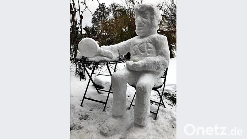 Der besondere Schneemann wurde bei einem Online-Training der Tischtennis Jugend in Eschenbach gebaut. Bild: jma