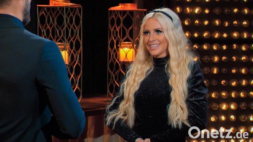 Melissa steht dem Bachelor das erste Mal gegenüber. Bild: TVNOW