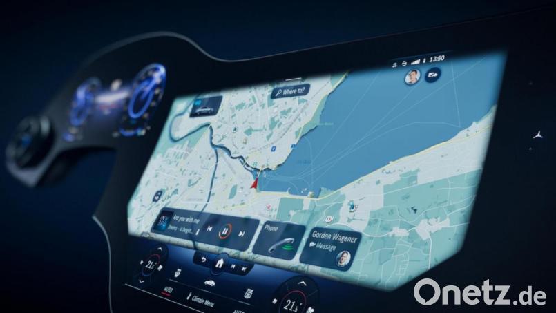Digitale Landschaften: Bildschirme wie hier im Rahmen des Mercedes-Bediensystems MBUX nehmen immer mehr Platz in den Cockpits moderner Autos ein. Bild: Daimler AG/dpa