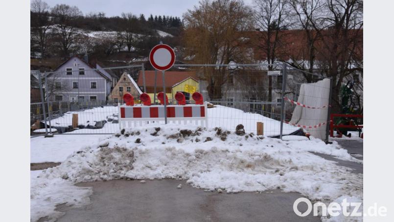 Der strenge Frost im Dezember hat die Brückenfreigabe vor Weihnachten verzögert, da unter anderem keine Asphaltierungsmaßnahmen mehr möglich waren. Neuer Termin ist März oder April 2021. Bild: bö
