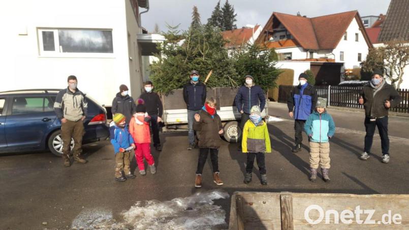 Vier Sammel-Teams der Kolpingsfamilie Kümmersbruck haben fast 300 Bäume entsorgt. Bild: Martin Meier