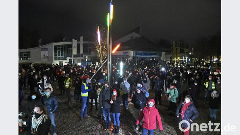 Selbst die Veranstalter waren vom großen Zuspruch überrascht, den die Demonstration vor dem ACC erfuhr. Bild: Petra Hartl