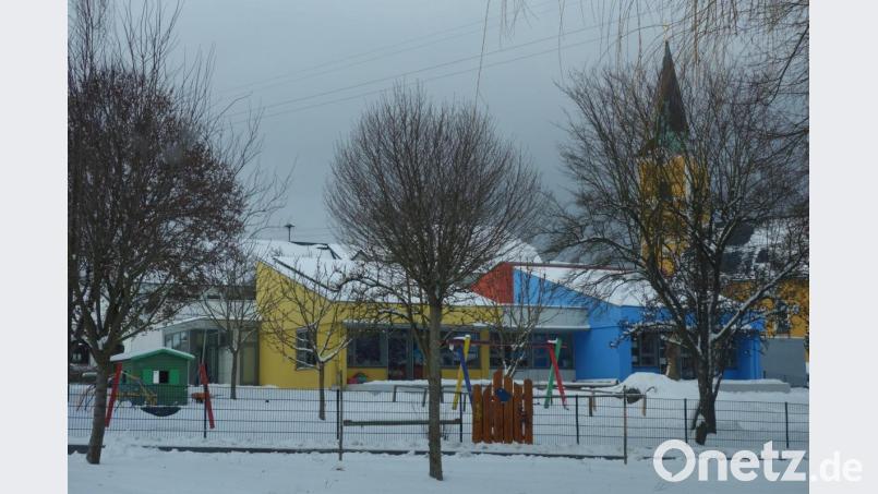 In zwei Bauabschnitte teilen katholische Kirchenstiftung und Marktgemeinde nunmehr die umfangreiche Erweiterung der Kindertagesstätte Sankt Emmeram. Bild: fjo