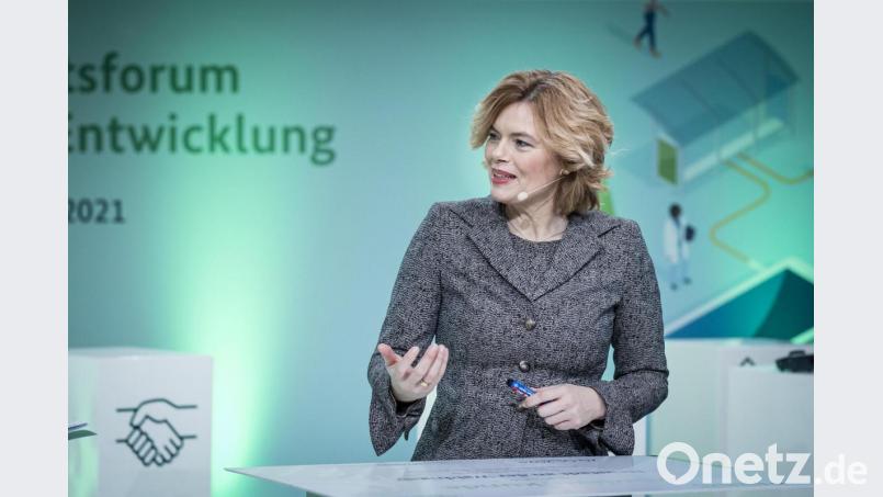 Digitale Übergabe der Förderurkunde Smarte.Land.Regionen - in NEW entsteht ein digital-analoges Versorgungszentrum Bild: ©BMEL/Photothek/exb