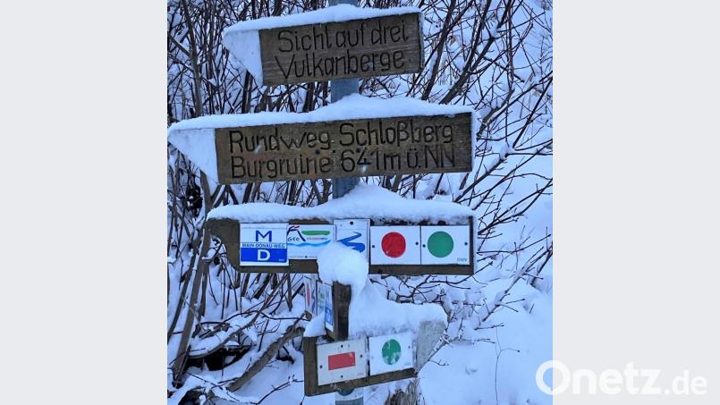 Rund um Kemnath und Waldeck sollen die Wanderwege neu beschildert werden. Ob es in Waldeck allerdings wirklich nötig ist - hier eine Beschilderung am Fuße des Schlossberges - soll erst noch mit dem HuK abgeklärt werden. Bild: stg