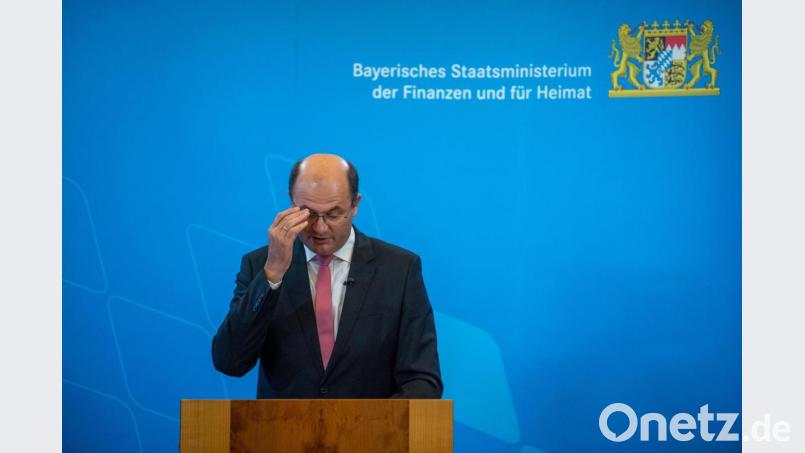 Finanzminister Albert Füracker (CSU) hatte am Montag keine guten Nachrichten. Archivbild: Lino Mirgeler