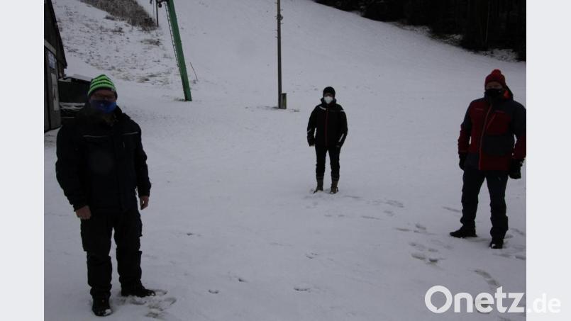 TVW-Vorsitzende Regina Gerl, Ski-Abteilungsleiter Gerwig Gerl und der Spartenleiter der Skikurse, Michael Fuhrmann, (von links) sind positiv gestimmt, was die Zukunft des TV Waldsassen anbelangt. Bild: kro