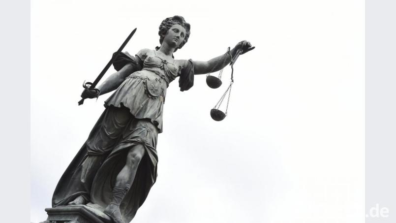 Eine Bronzestatue der römischen Göttin der Gerechtigkeit, Justitia. Symbolbild: Arne Dedert
