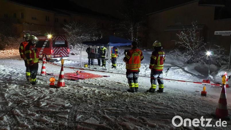 Die Landkreis-Drohne samt Wärmebildkamera geht in die Luft. Mit ihrer Hilfe suchen die Rettungskräfte am Dienstag nach einer vermissten 89-Jährigen. Bild: Florian Schlegel