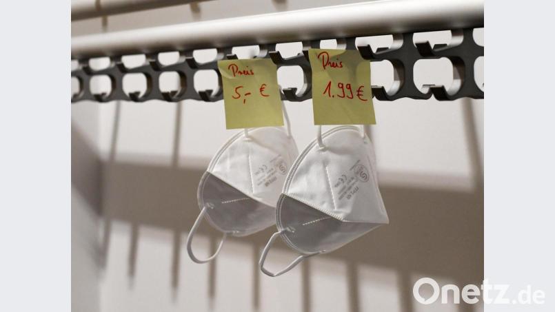 Die Preise für FFP2-Masken in Apotheken in Weiden und im Kreis Neustadt unterscheiden sich erheblich. Die günstigste Maske ist für unter zwei Euro zu haben. Für die teuerste müssen Kunden fünf Euro bezahlen. Bild: Gabi Schönberger