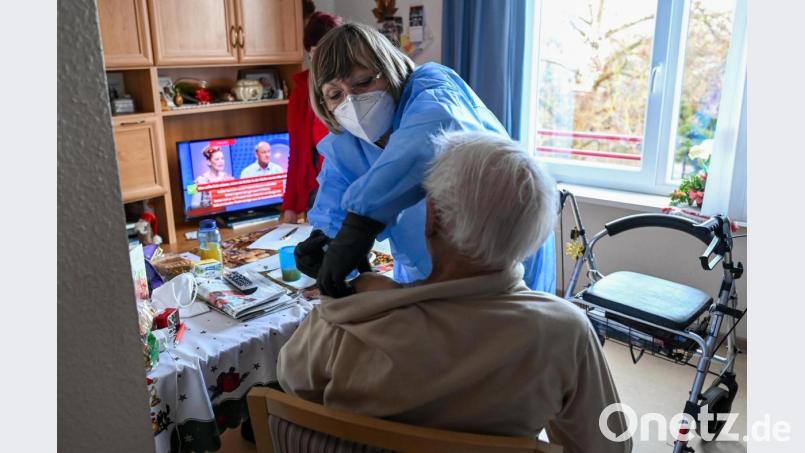 Impfung im DRK-Pflegeheim. Bild: Hendrik Schmidt/dpa