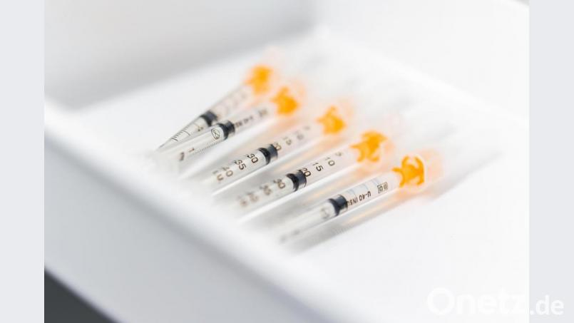 Spritzen, mit denen der Moderna-Impfstoff verabreicht wird, sind in einem Behälter. Neben dem Biontech-Impfstoff ist Moderna der zweite in der Europäischen Union zugelassene Corona-Impfstoff. Bild: Mohssen Assanimoghaddam/dpa