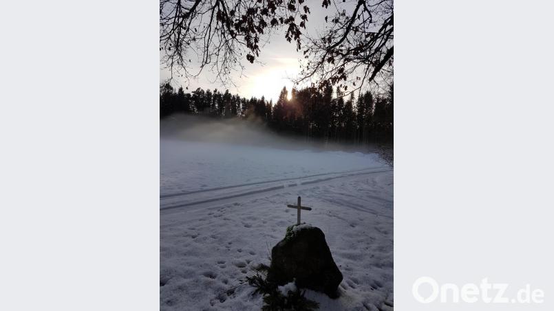 Die Sonne über einem Schneefeld erzeugt ein Dunstfeld mit einem sehr schönen Kontrast. Bild: hzi