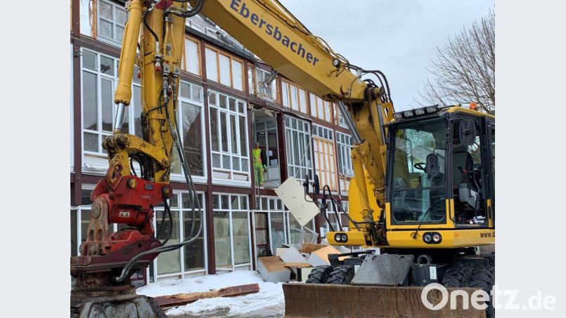 Die Abbruch-Handwerker entrümpeln derzeit das städtische Parkhaus. Bild: Matthias Bäumler/fph