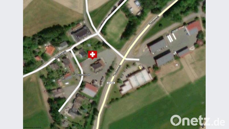 Hier befindet sich das neue Corona-Testzentrum für Pendler vor der tschechischen Grenze: Frankenreuth 28 in Waidhaus. Bildmontage: jak